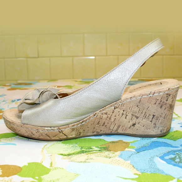 Flower Detailed Metallic Leather & Cork Wedges - Picture 5 of 8